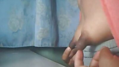 एड्रियाना चेचिकचे ताणलेले गांड डिक आणि डिल्डोला एकाच वेळी बसते